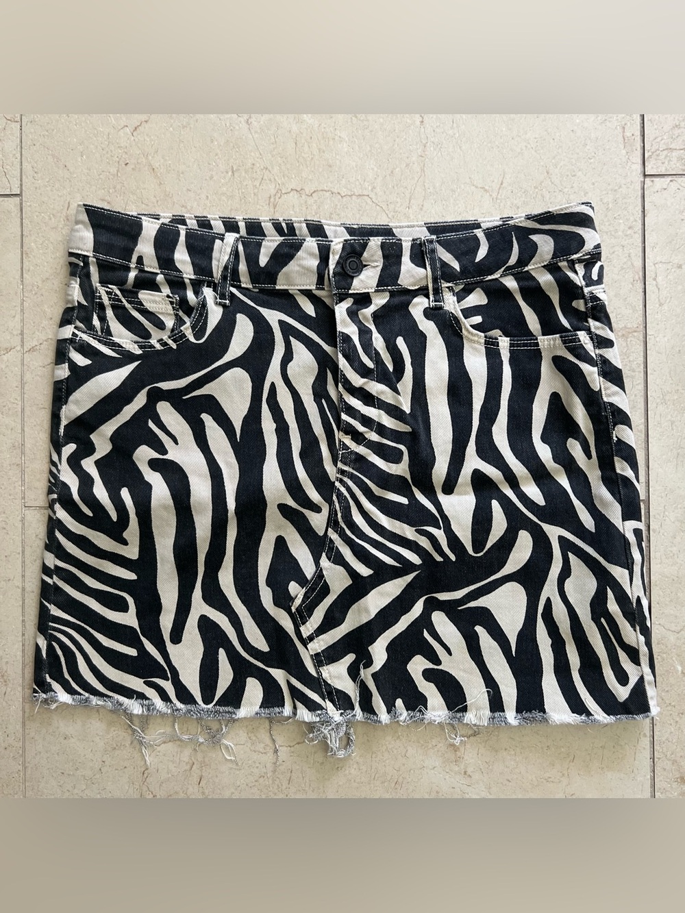 Zara Z1975 Stretchy Zebra Print Denim Mini Skirt Button Raw Hem Pockets Size L